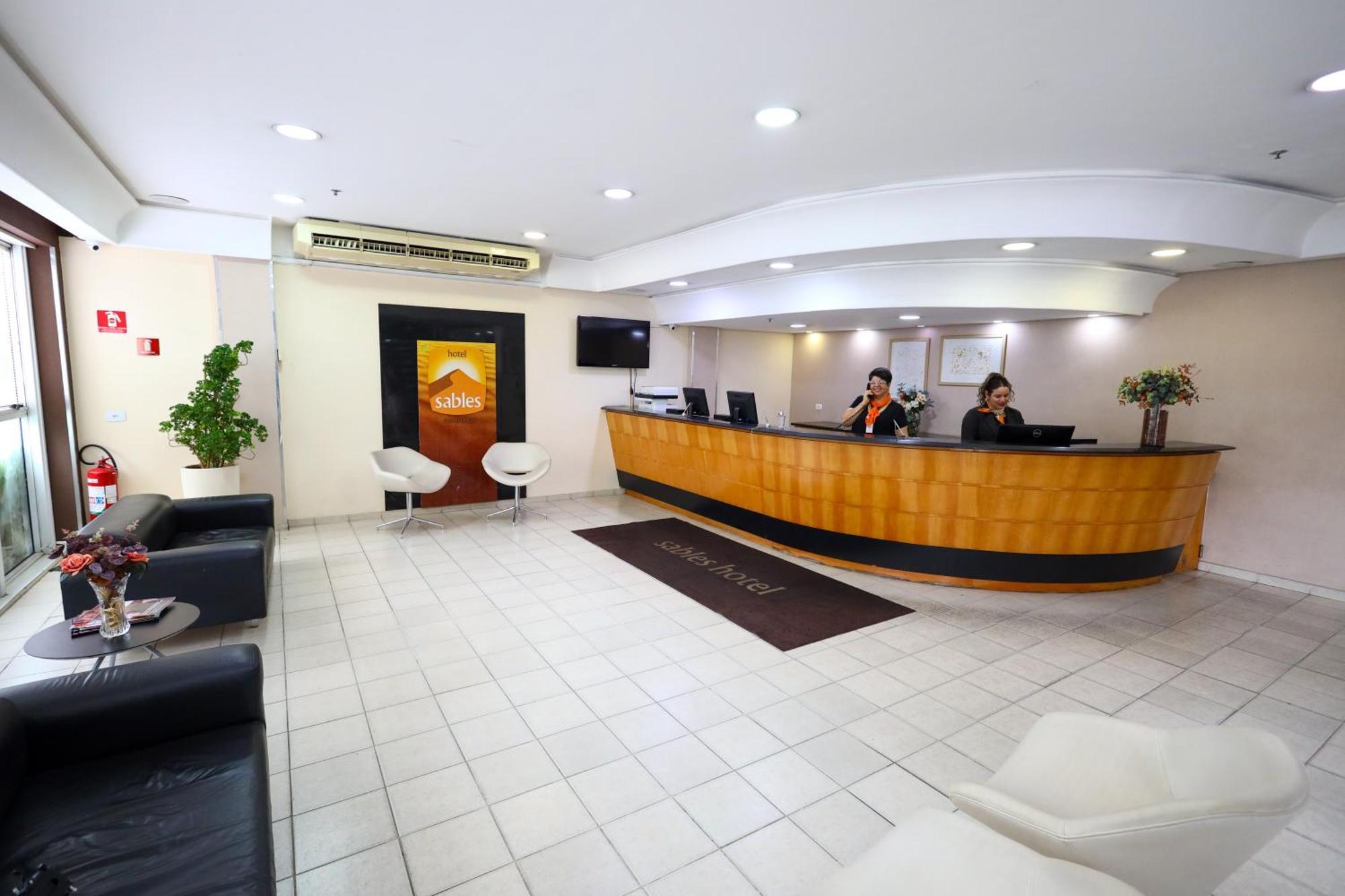 Sables Hotel กัวรูยุส ภายนอก รูปภาพ